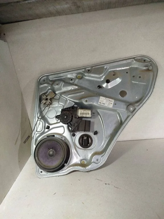 Rear door window regulator with motor 117631