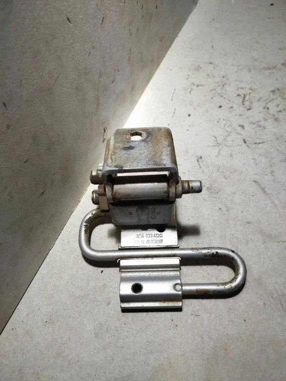 Rear door lower hinge 3B4833412C