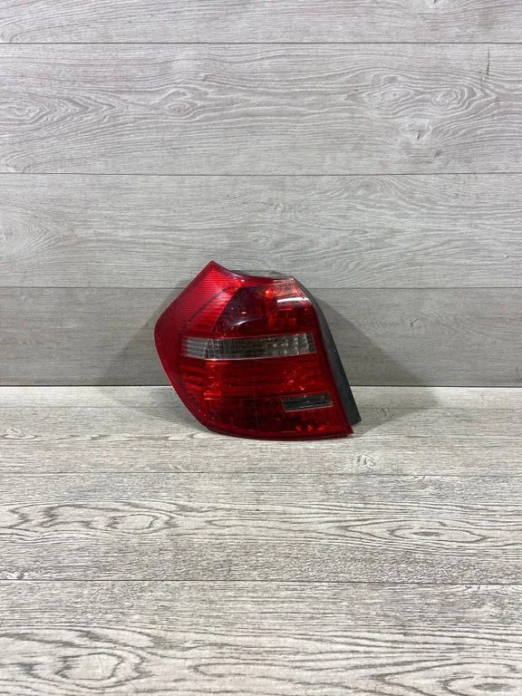 Aizmugurējais lukturis virsbūvē – BMW 1. sērija E81 E87 (2004-2011)