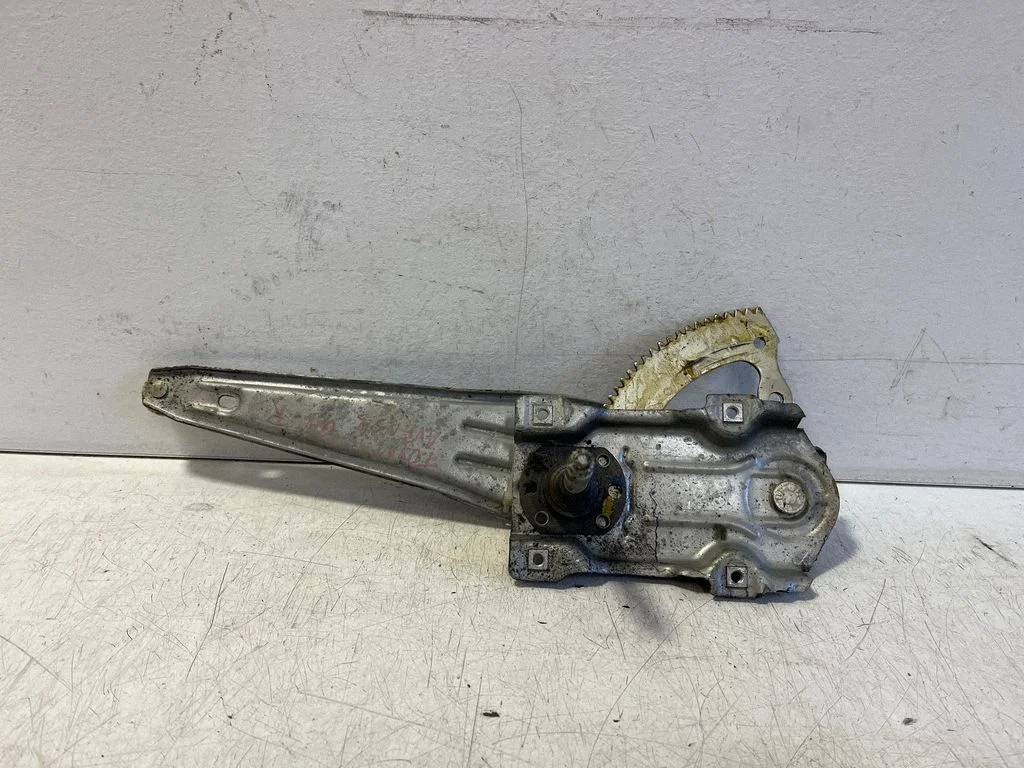 Mechaninis galinio lango pakėlimo mechanizmas