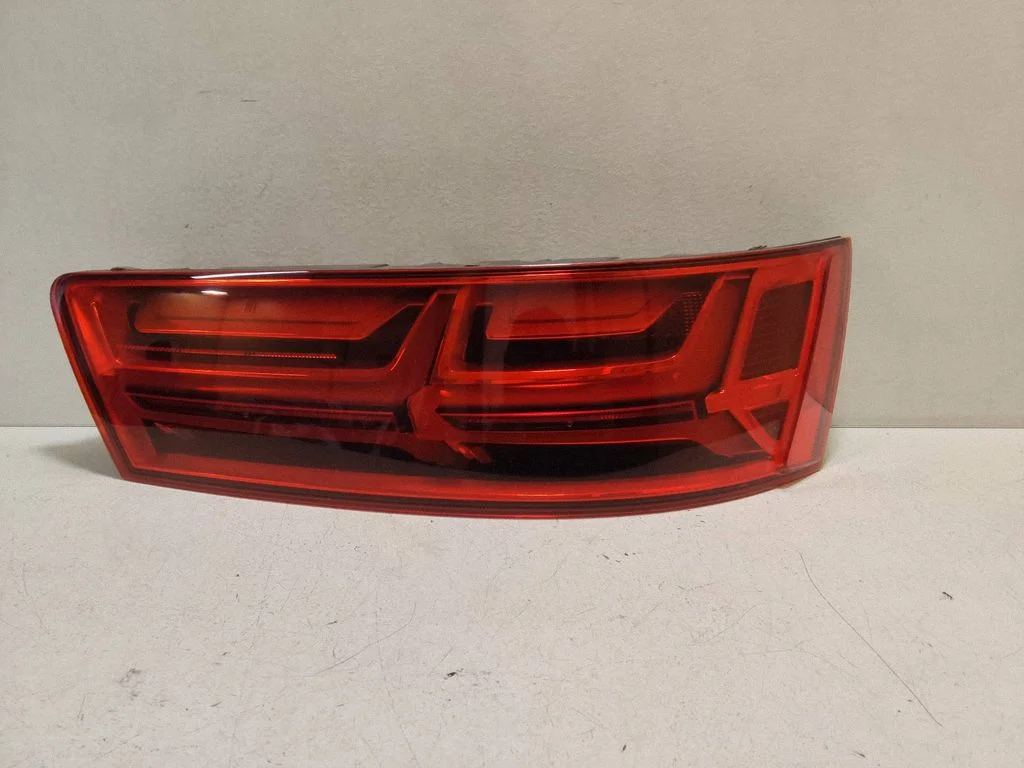 Tailgate rear/tail lights 4M0945094D