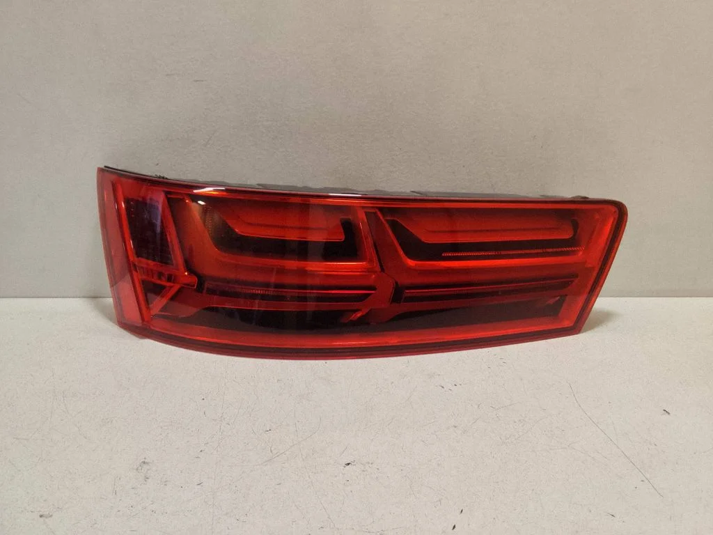 Tailgate rear/tail lights 4M0945093D