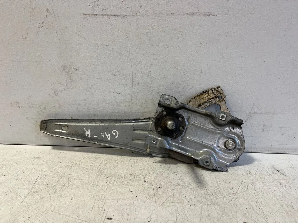 Mechaninis galinio lango pakėlimo mechanizmas