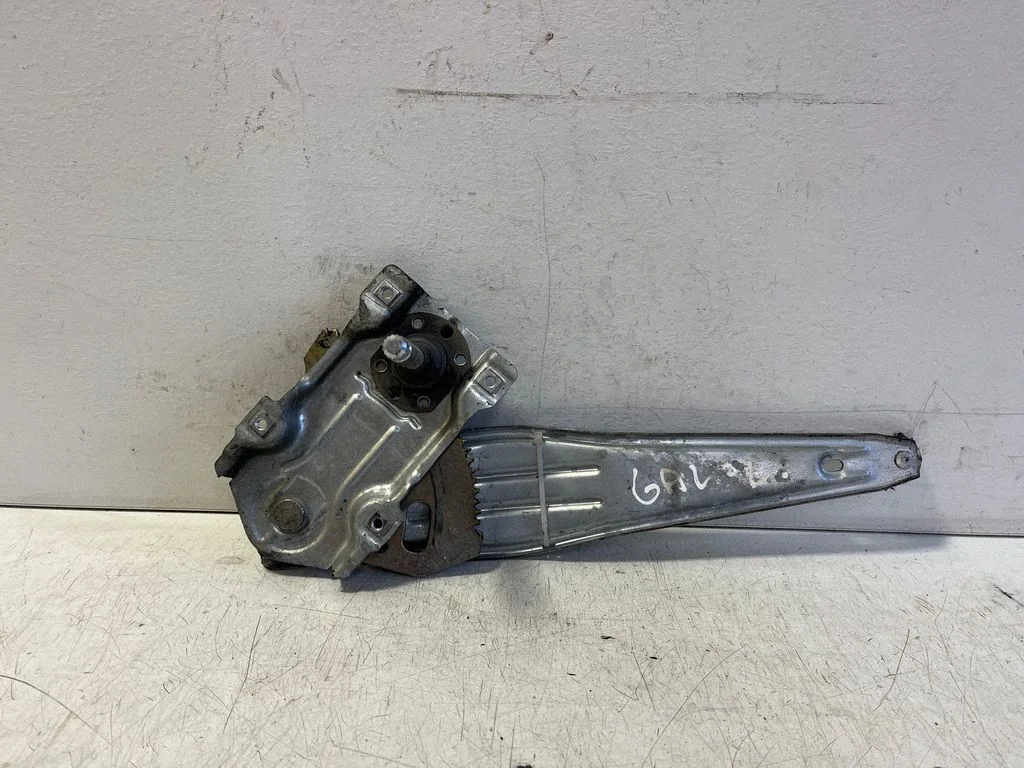 Mechaninis galinio lango pakėlimo mechanizmas