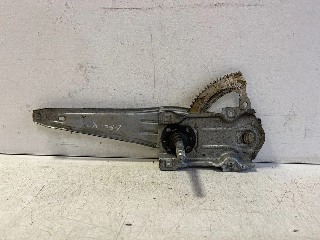 Mechaninis galinio lango pakėlimo mechanizmas