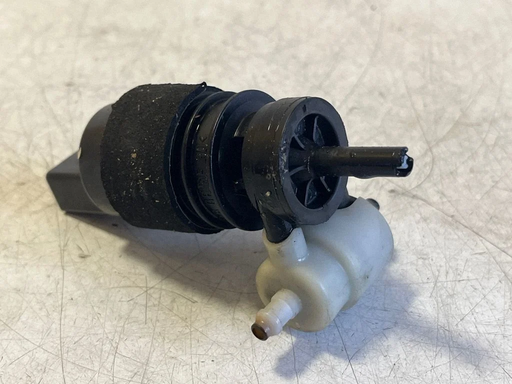 Windscreen/windshield washer pump – Audi Q7 4M (2015-)