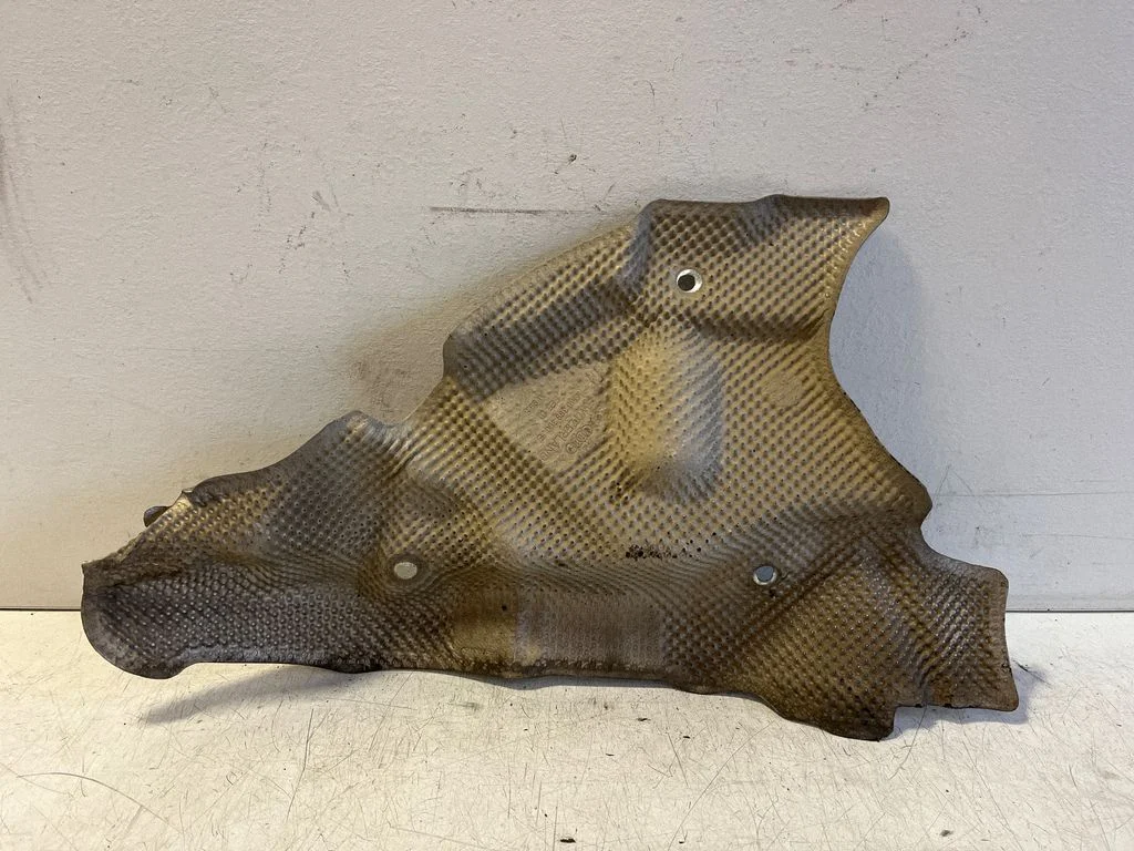 Heat shield in engine bay 4M0399300E