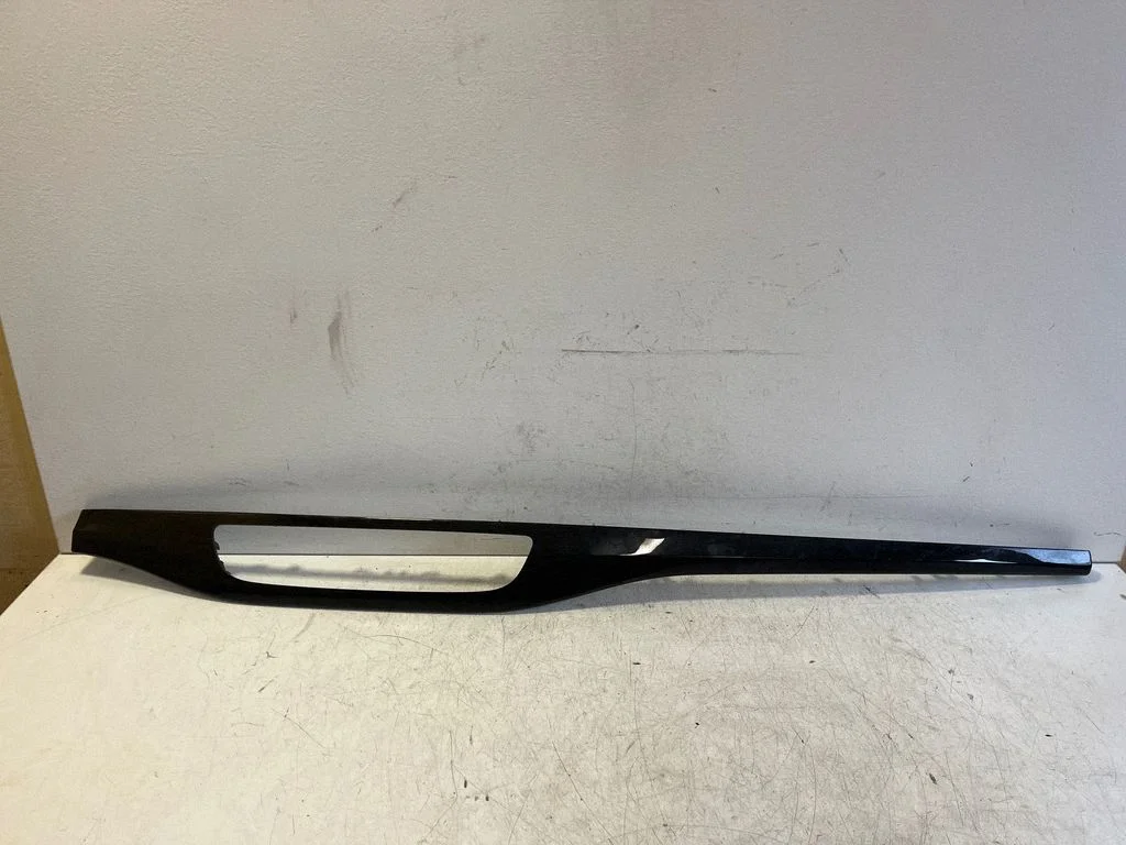 Dashboard glove box trim 4M1853190