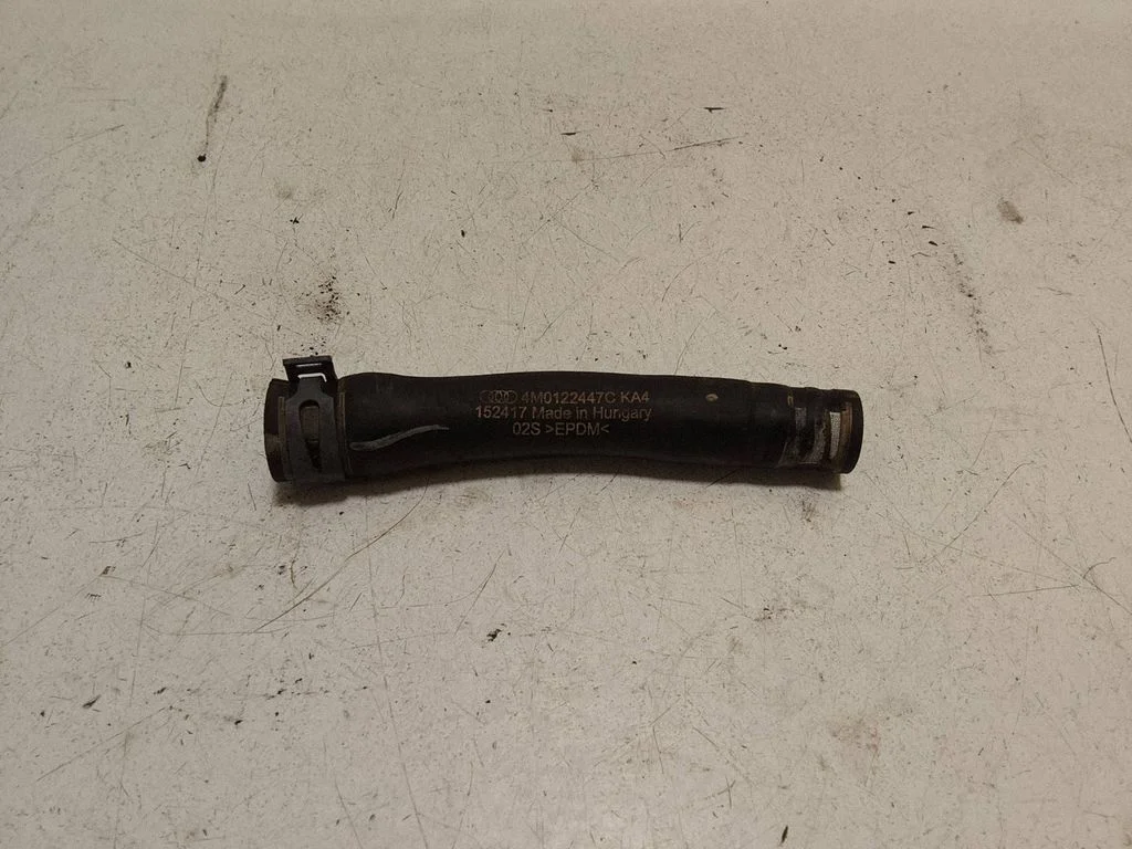 Engine coolant pipe/hose 4M0122447C