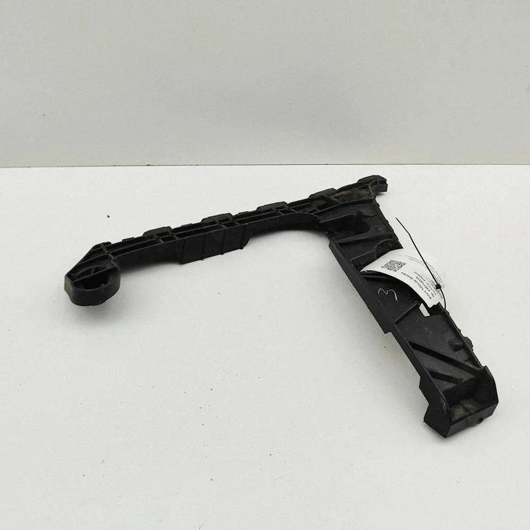 Rear bumper mounting bracket