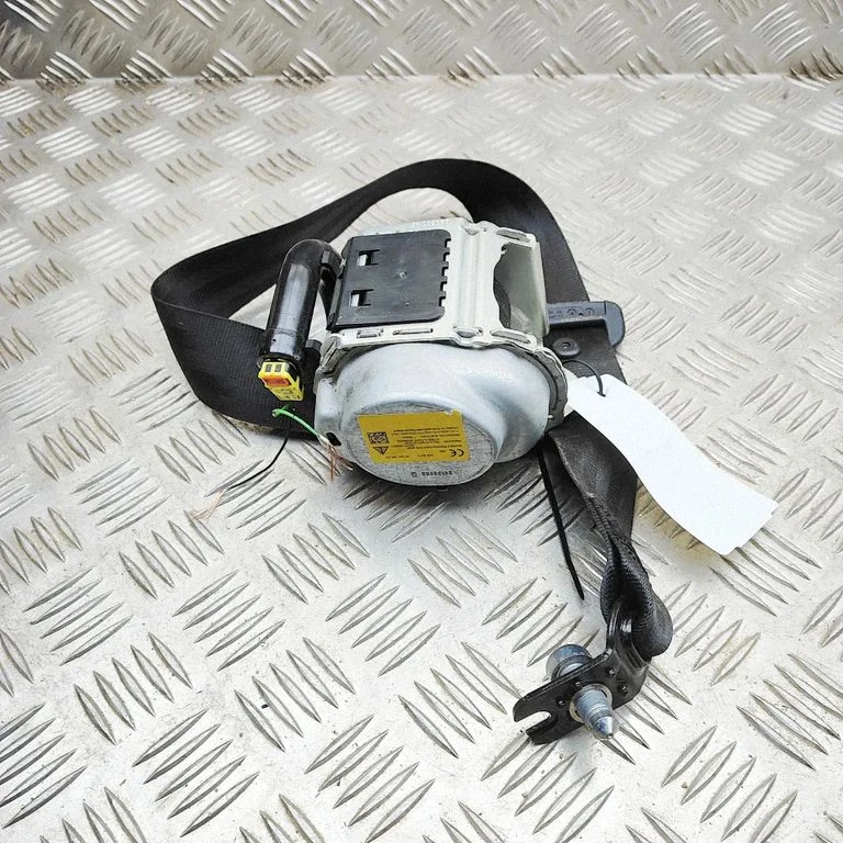 Pas bezpieczeństwa tylny 8W0857806BV04