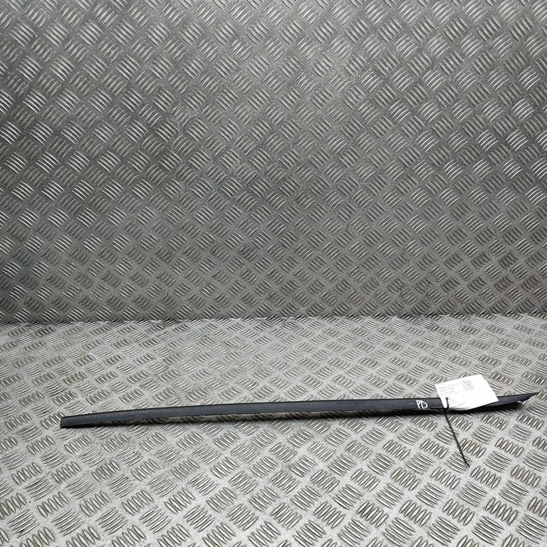 Vējstikla apdare 5H0854328A