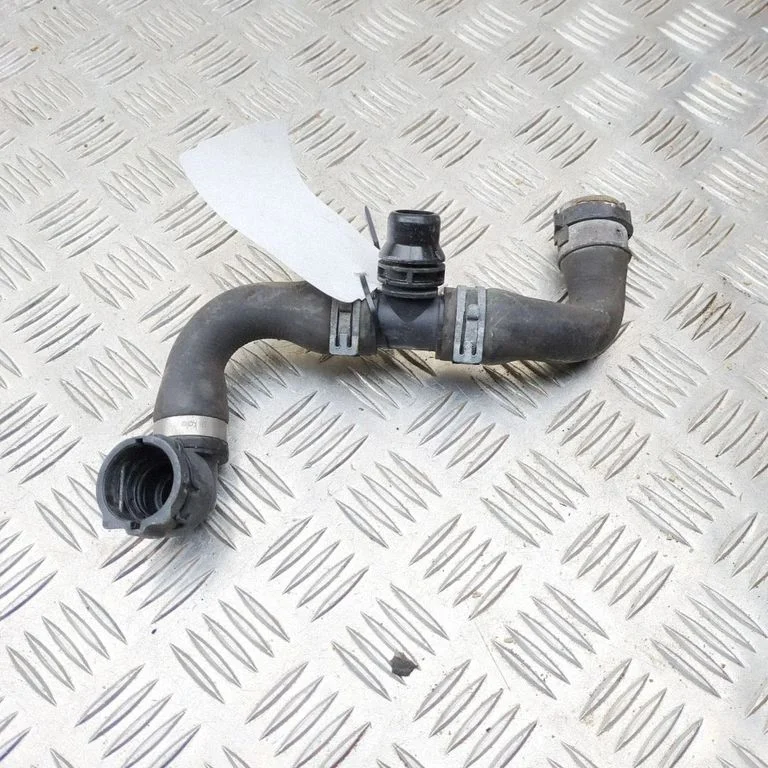 Variklio aušinimo vamzdelis (-ai)/ žarna (-os)