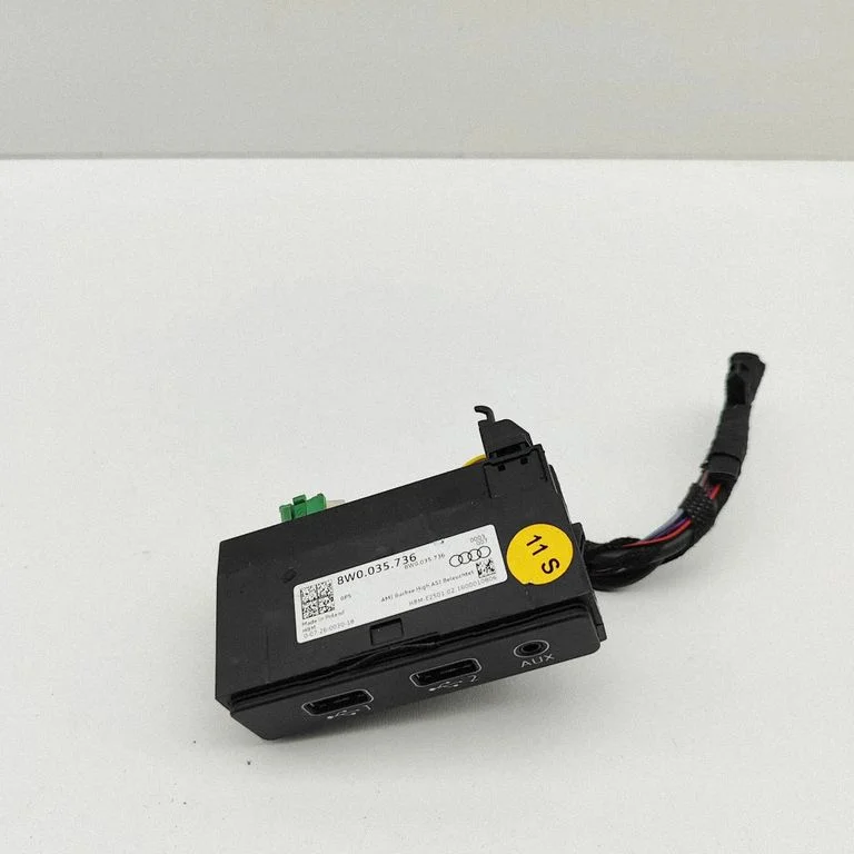 Gniazdo USB 8W0035736