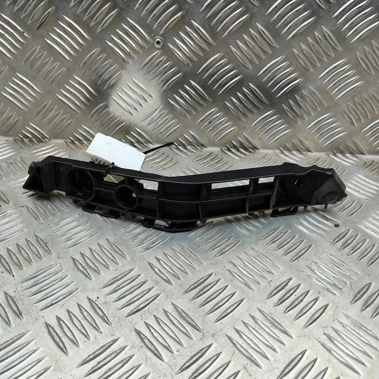 Priekšējā bampera turētājs 525360D320