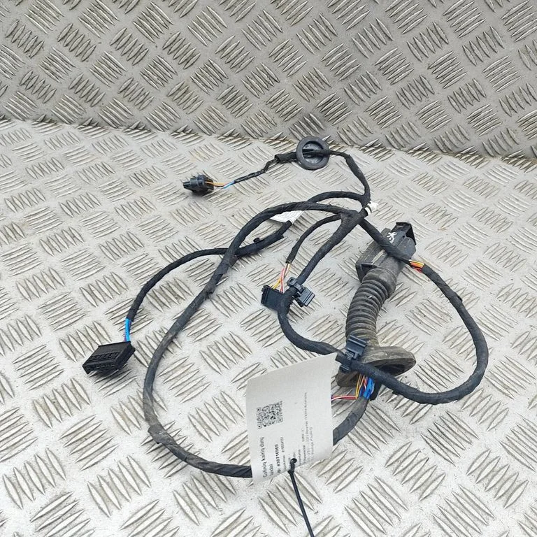 Aizmugurējo durvju vadu instalācija 5A52C39