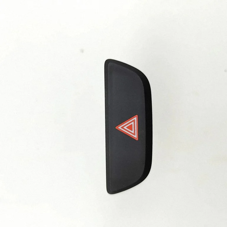 Avārijas gaismu slēdzis 843320D220