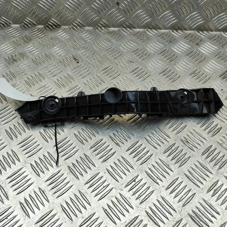 Aizmugurējā bufera turētājs 525760D470