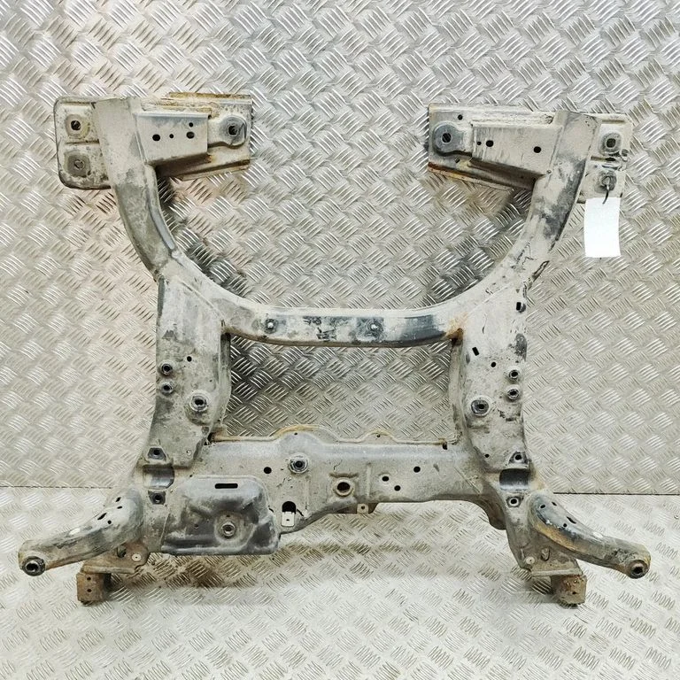 Eesmine abiraam – Mercedes-Benz CLA-klass C117 X117 W117 (2013-2019)