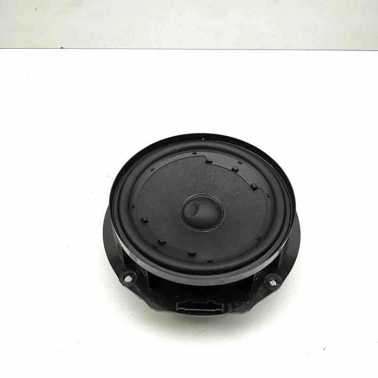 Skaļrunis (-ņi) priekšējās durvīs – Volkswagen Golf VIII (2019-)