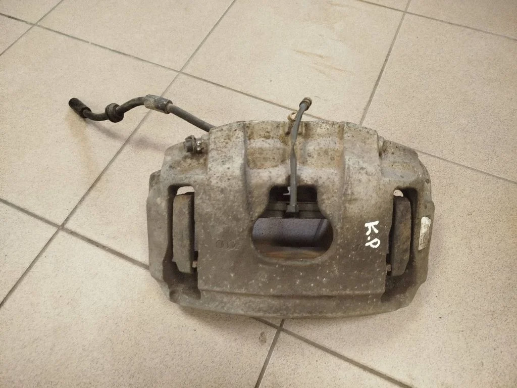 Front brake caliper – left