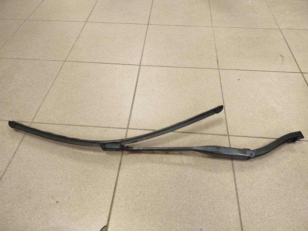 Front wiper blade arm – Mercedes-Benz R-Class W251 (2005-2013)