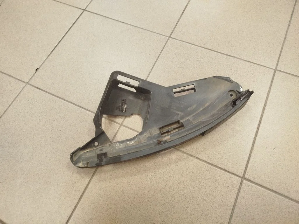 Headlight/headlamp mounting bracket – Volvo XC60 (2009-2013)