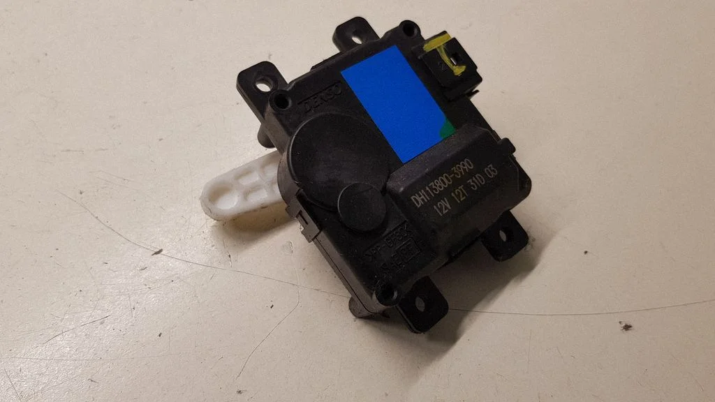 Gaisa aizvara motoriņš/aktuators DH1138003990