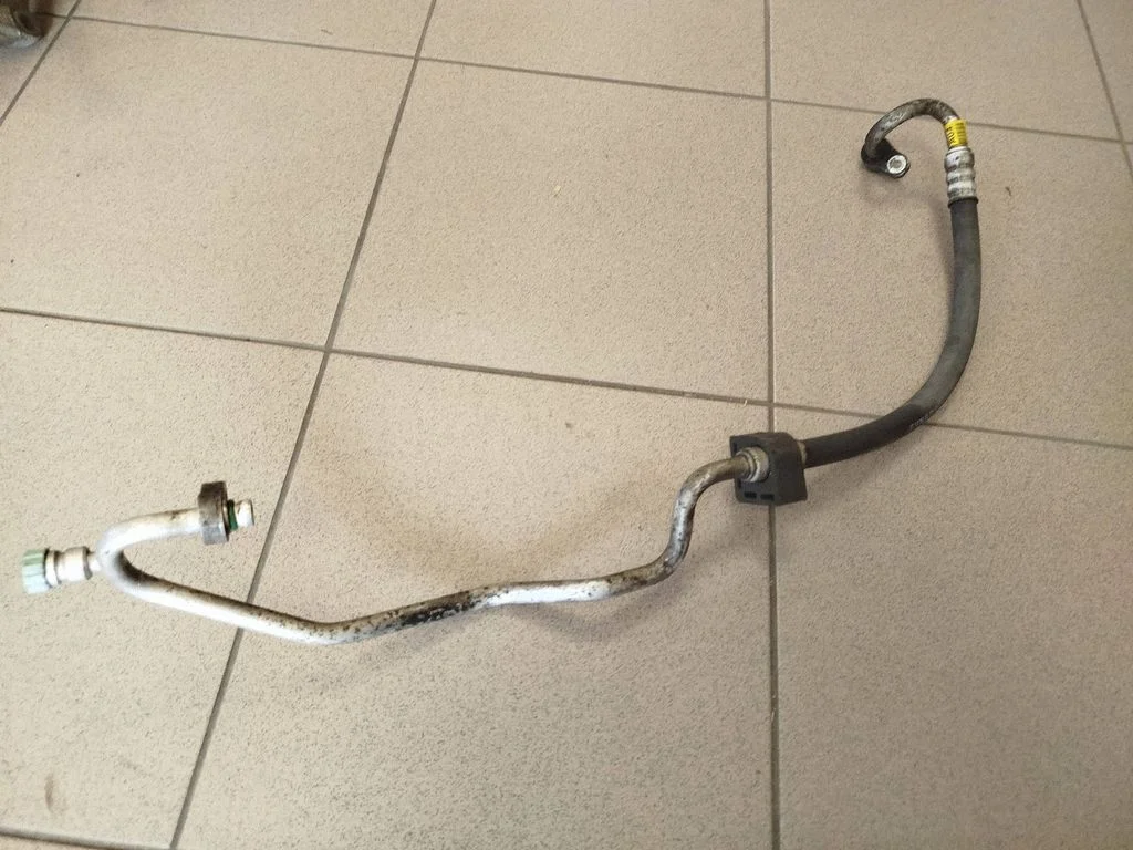 Air conditioning (A/C) pipe/hose