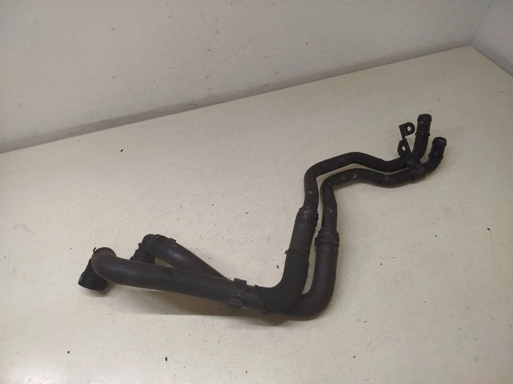 Engine coolant pipe/hose