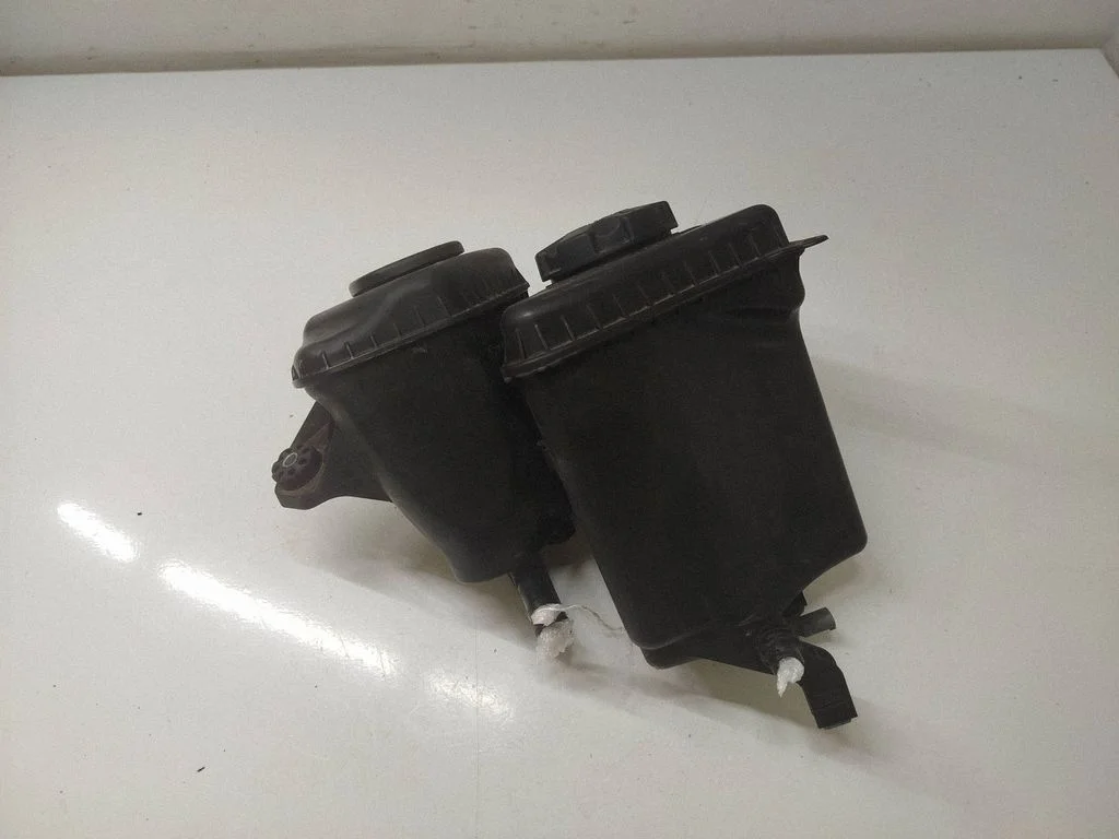 Coolant expansion tank/reservoir 17137806038