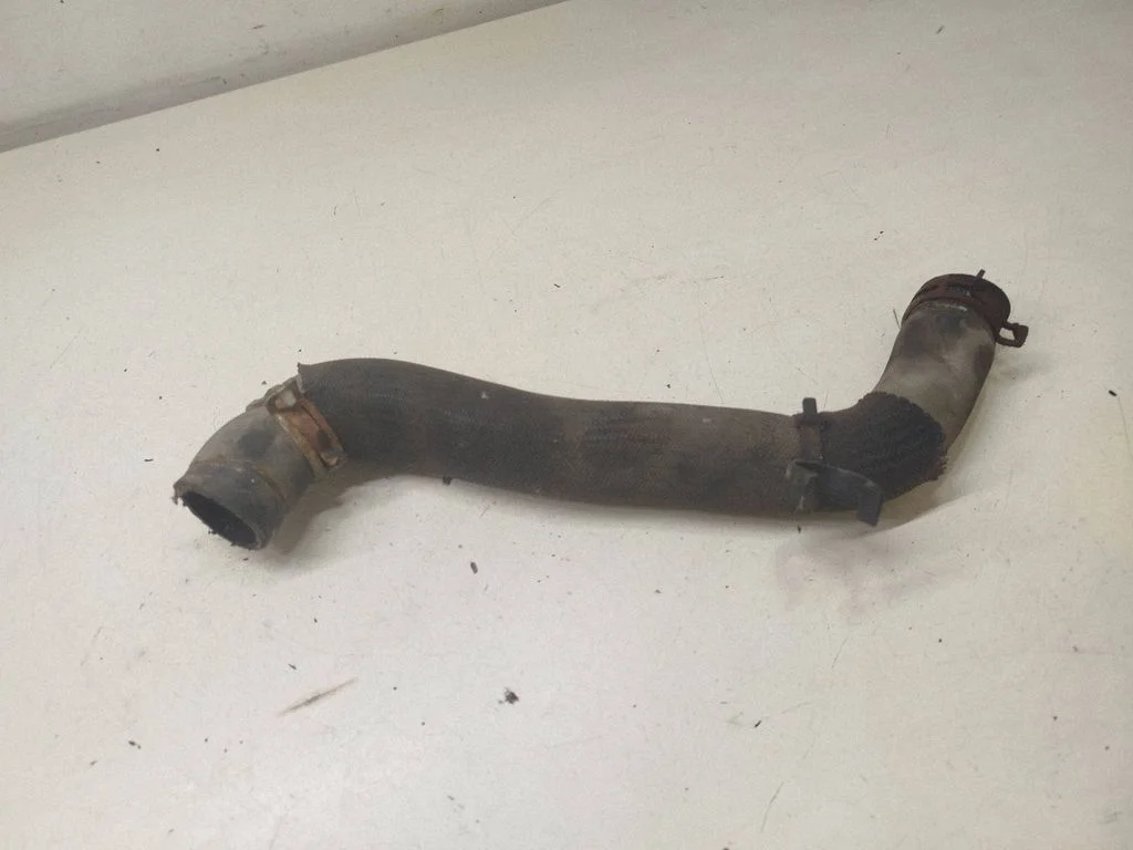 Engine coolant pipe/hose