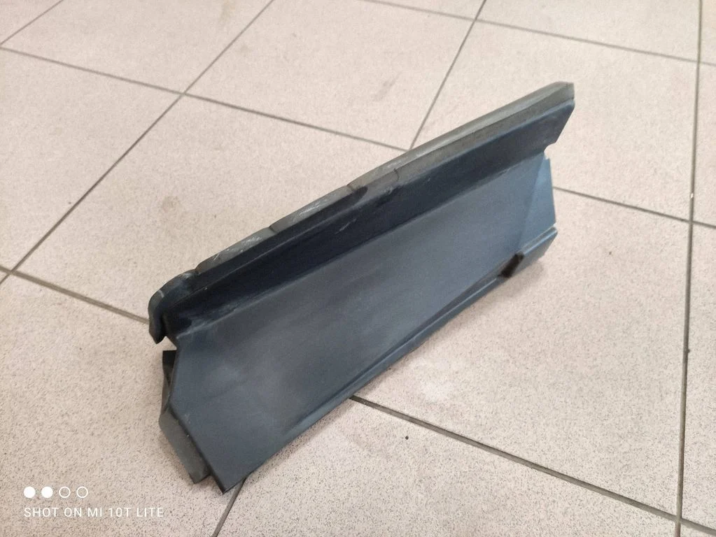 Intercooler air guide/duct channel 8C11V8311AB