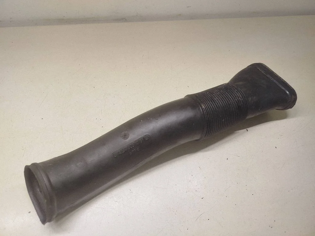Air intake hose/pipe A1645051061