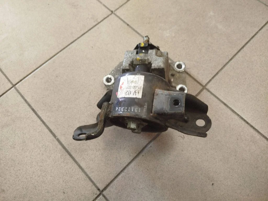 Engine mount bracket – KIA Carens III (2013-2019)