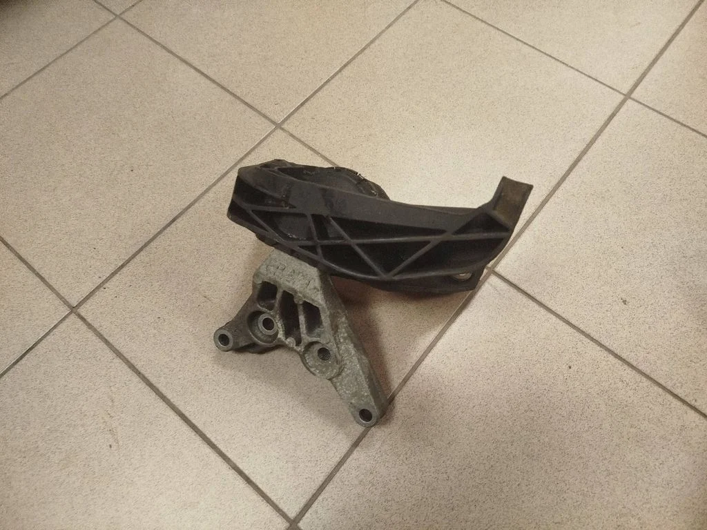 Poduszka silnika EB2PT
