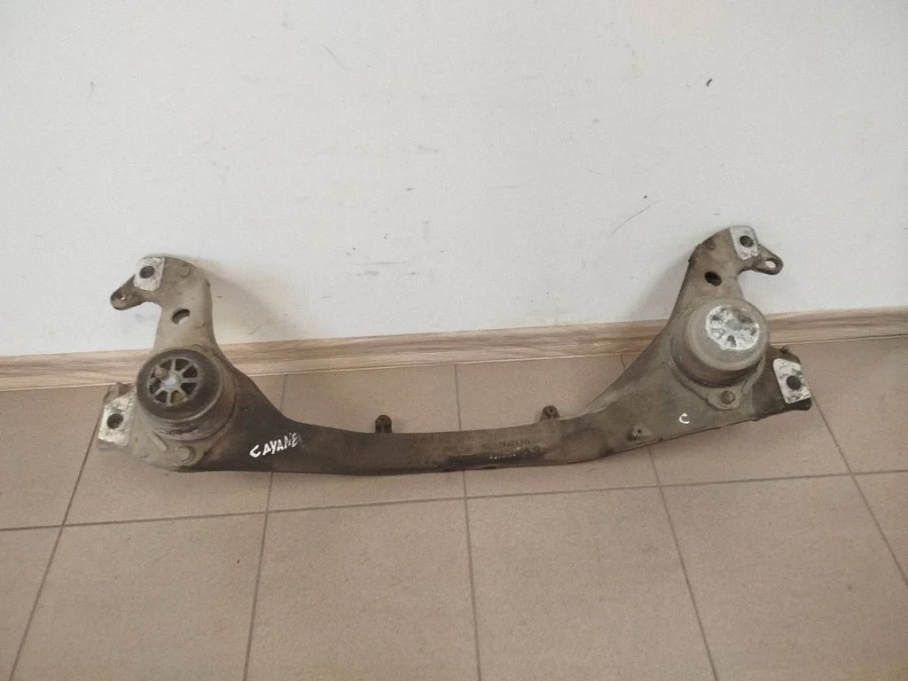 Engine mounting bracket – Porsche Cayenne (92A) (2010-2017)