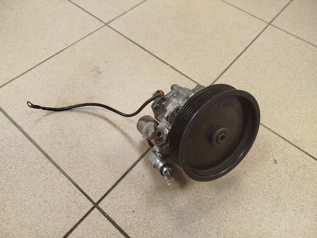 Power steering pump 0044663601