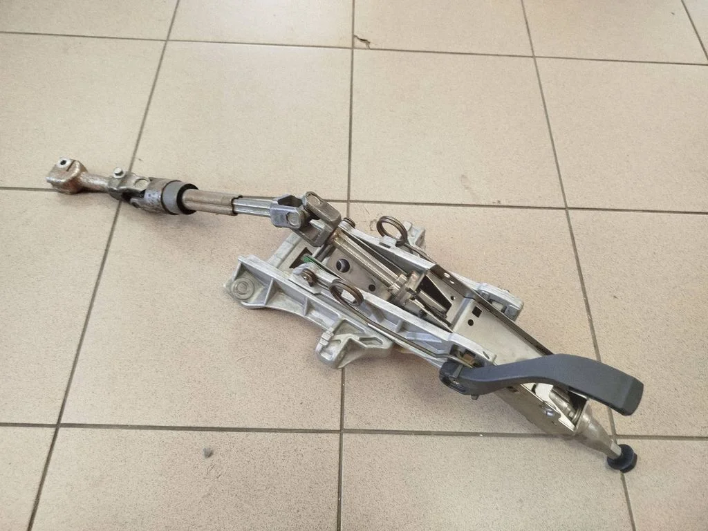 Steering wheel axle AV6N3C529AD