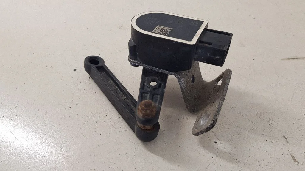 Headlight/headlamp level sensor 6784075