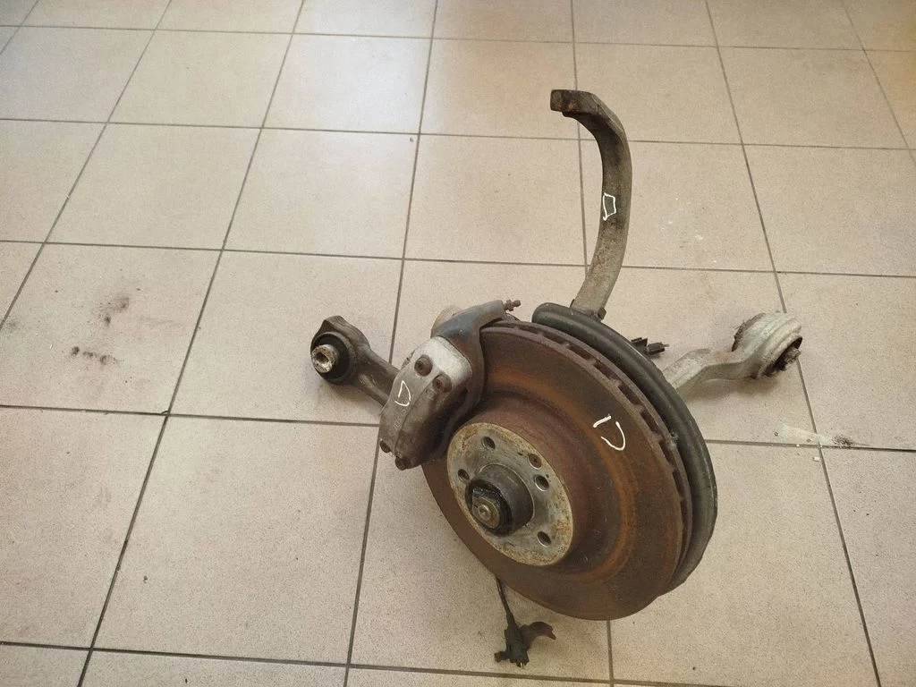 Front wheel hub spindle knuckle – right