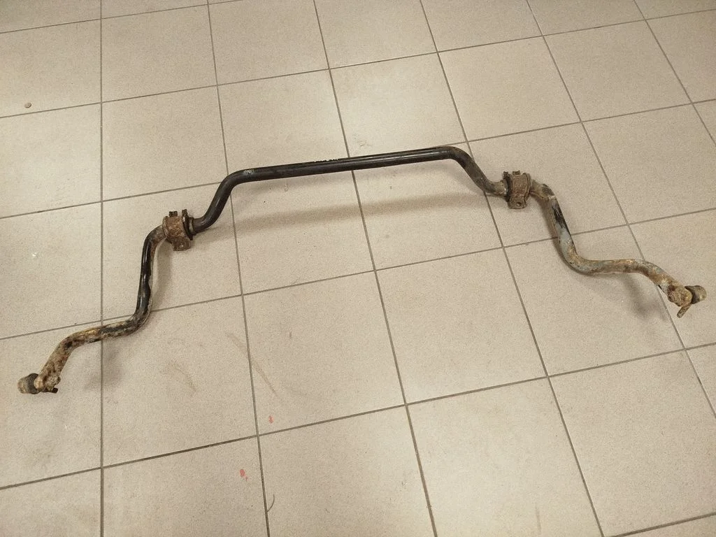 Eesmine stabilisaator (kaldevarras) – Toyota Land Cruiser (J120) (2002-2009)