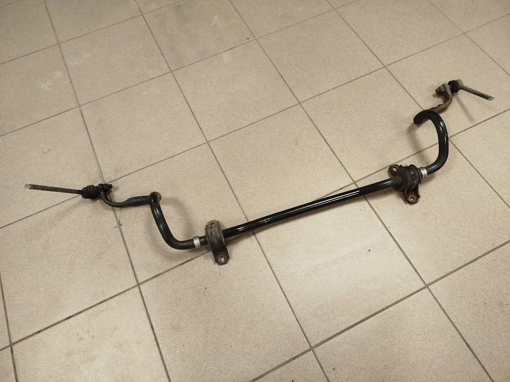 Eesmine stabilisaator (kaldevarras) – Nissan Qashqai (2010-2014)