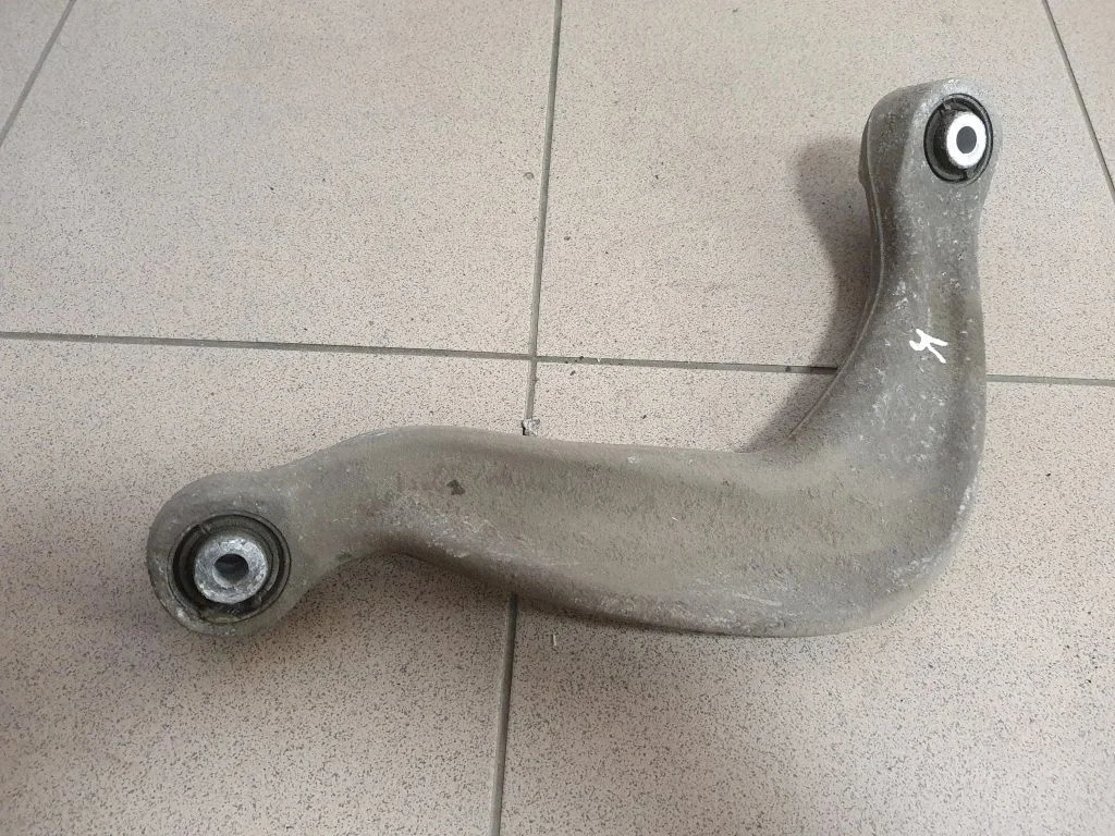 Rear upper control arm/wishbone – left