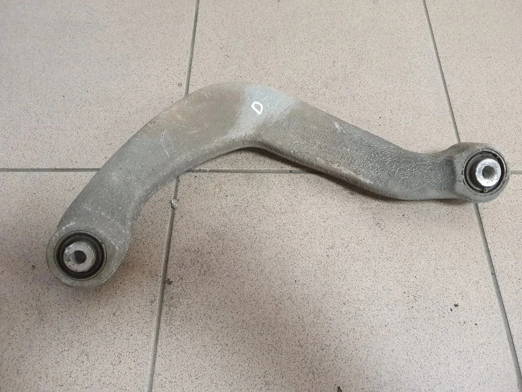 Rear upper control arm/wishbone – right