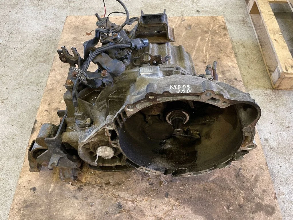 Manual 5 speed gearbox S828J0