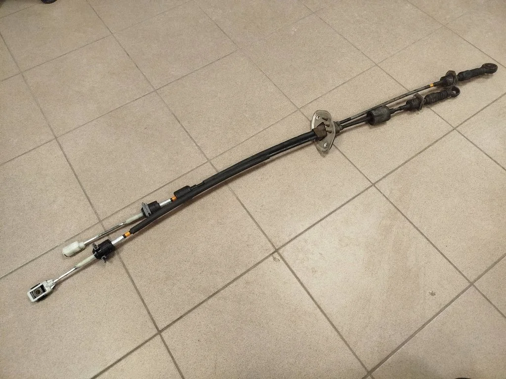 Gear shift cable linkage