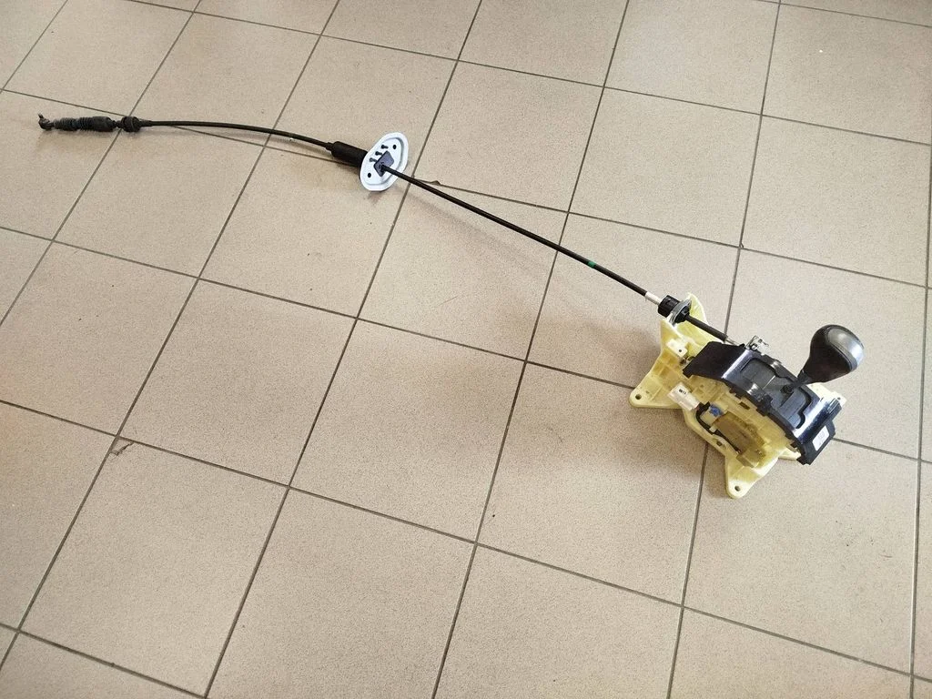 Gear selector mechanism