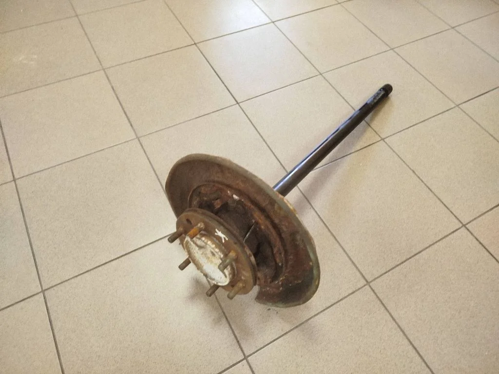 Rear driveshaft – left