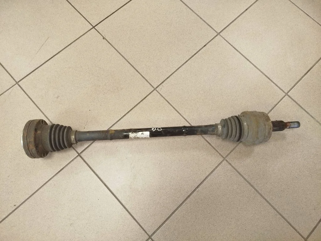 Rear driveshaft 7H0501202D